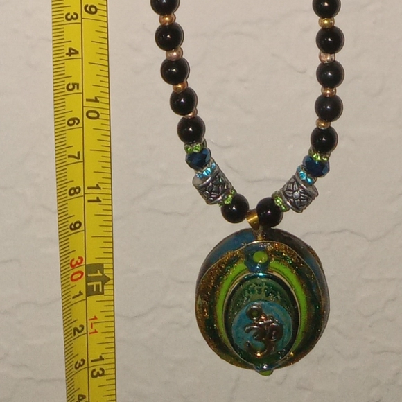 OM emblem necklace - Picture 2 of 3